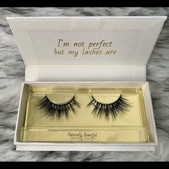 “Naturally Beautiful” || Lashful Lengths Luxury Mink Eyelashes - Picture 2 of 6